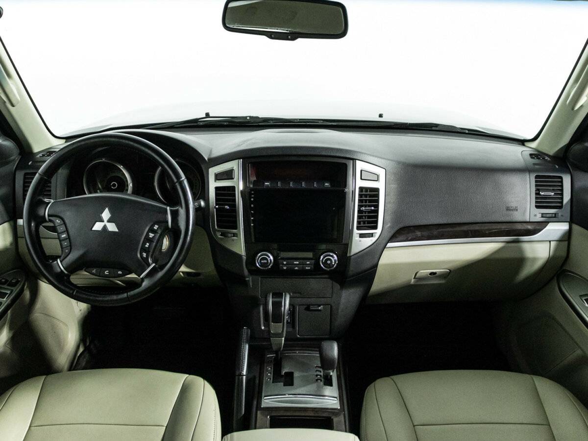 Купить Mitsubishi Pajero IV Рестайлинг 2, 2017, 141 000 км, фото №11