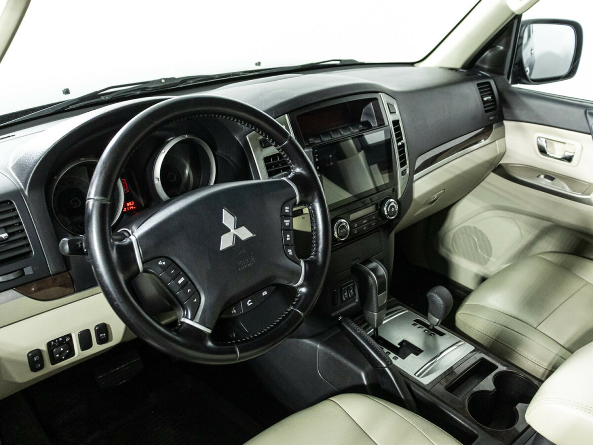 Купить Mitsubishi Pajero IV Рестайлинг 2, 2017, 141 000 км, фото №9