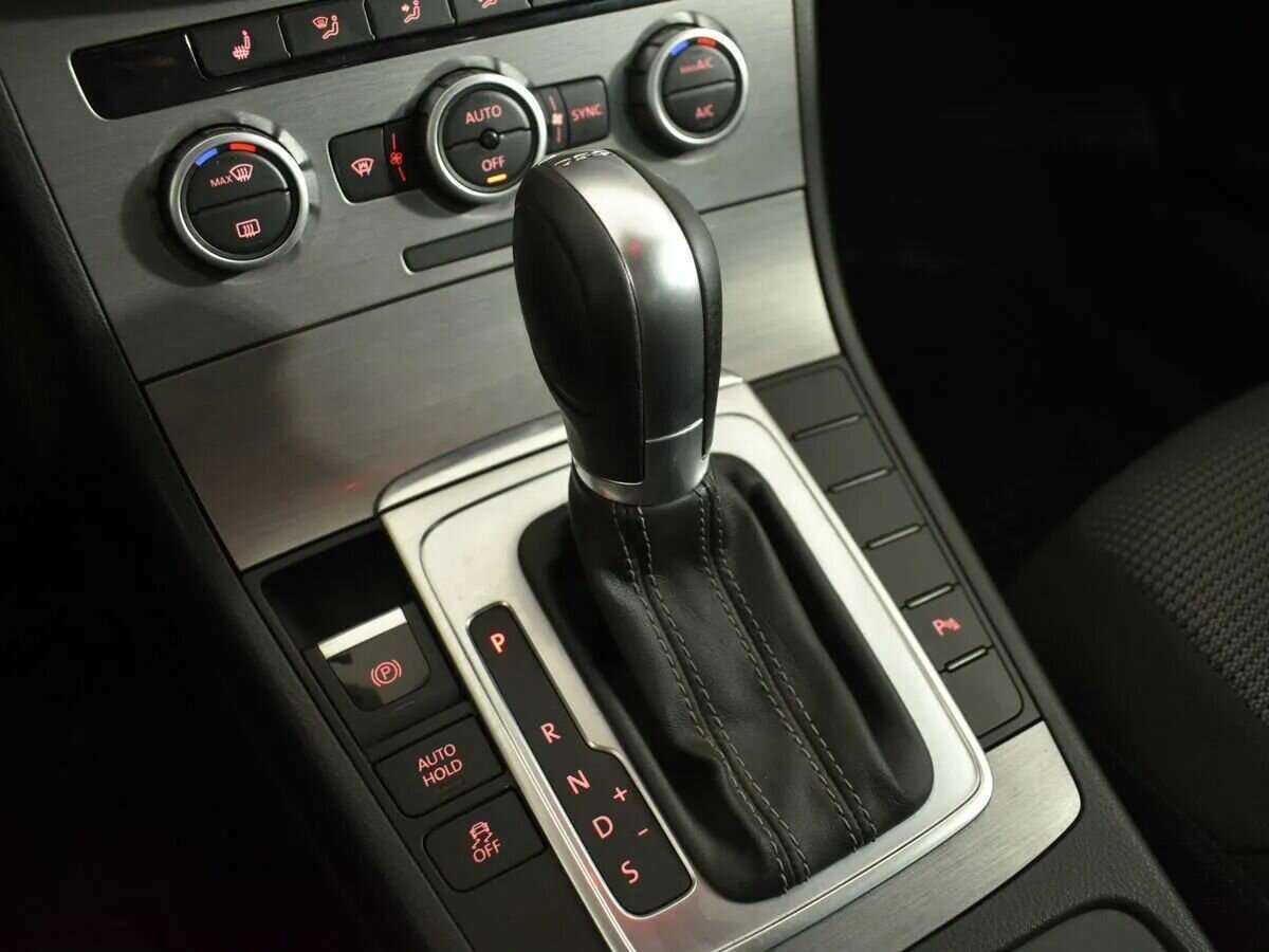 Купить Volkswagen Passat, 2014, 167 000 км, фото №17