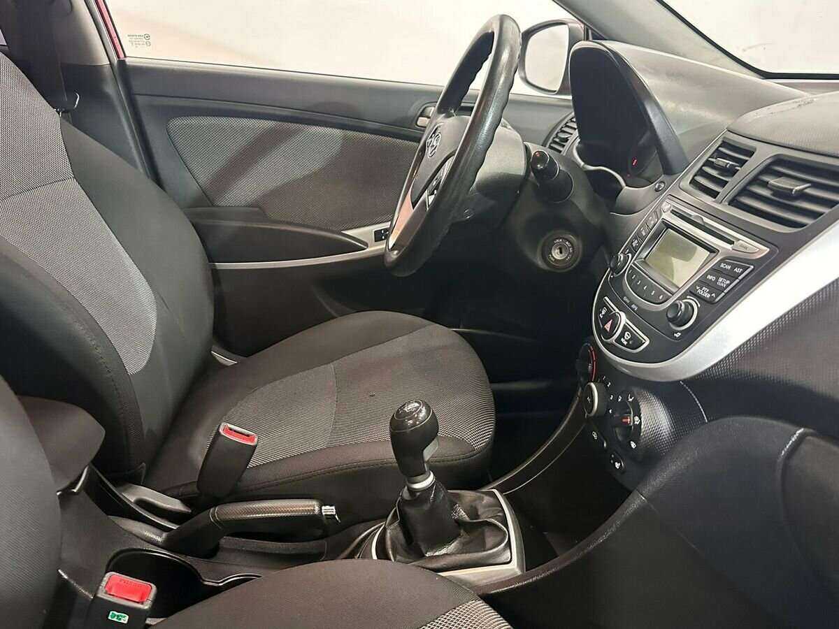 Купить Hyundai Solaris, 2013, 196 613 км, фото №10