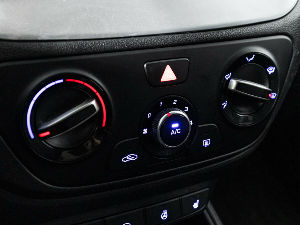 Купить Hyundai Solaris II, 2018, 155 597 км, фото №17