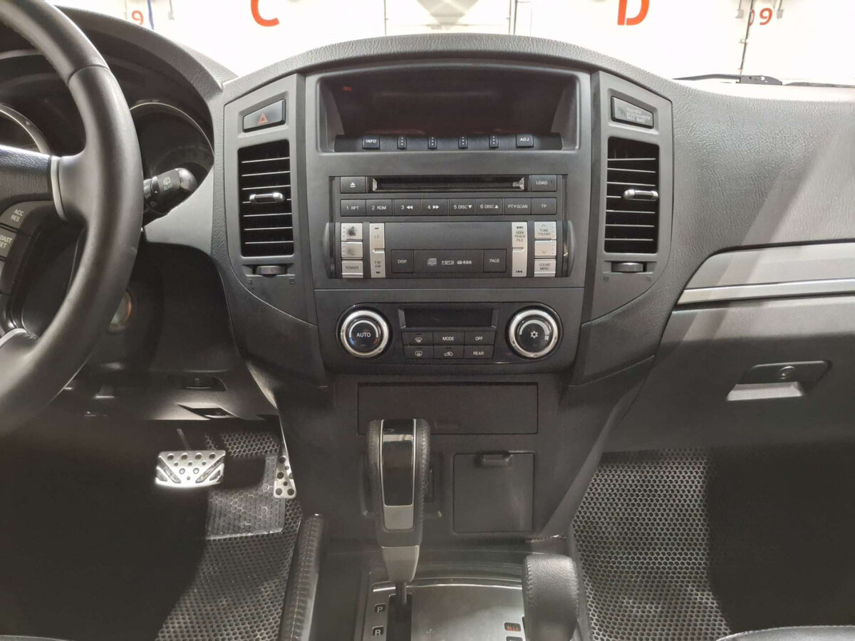 Купить Mitsubishi Pajero IV Рестайлинг 1, 2012, 214 123 км, фото №15